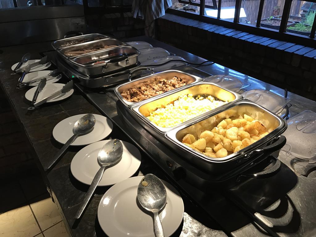 Red Sands Country Lodge Куруман Екстериор снимка