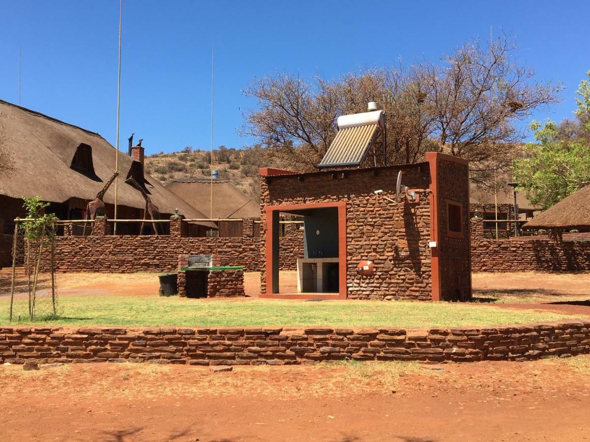 Red Sands Country Lodge Куруман Екстериор снимка