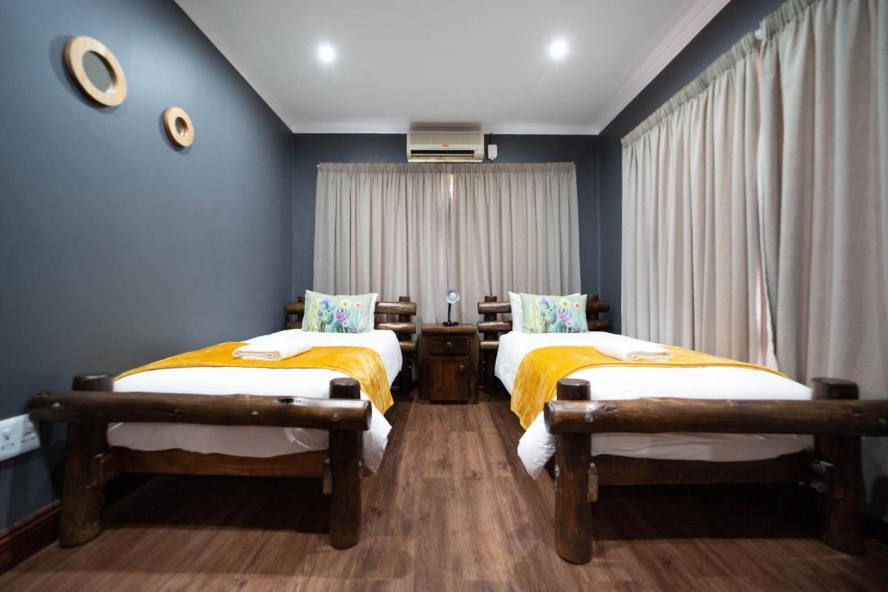 Red Sands Country Lodge Куруман Екстериор снимка