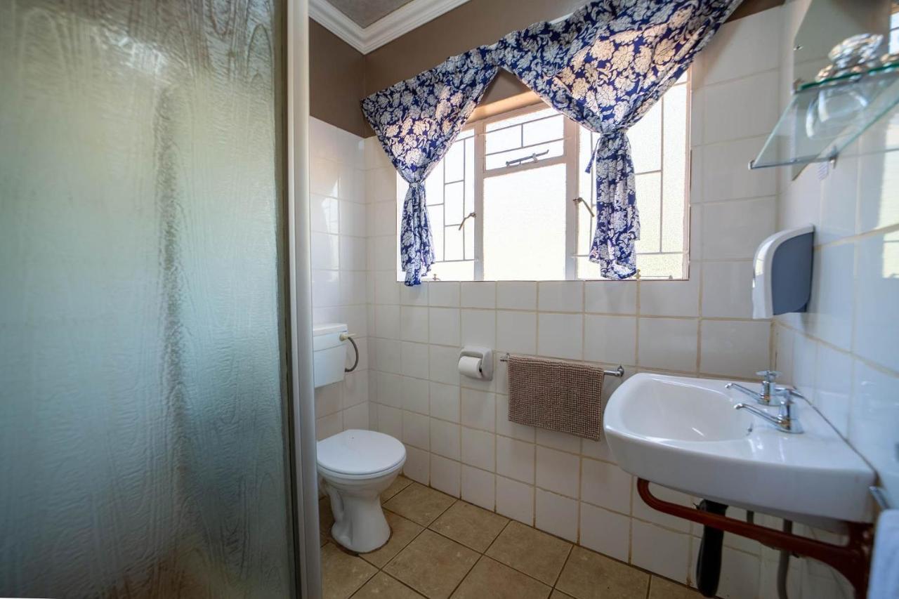Red Sands Country Lodge Куруман Екстериор снимка