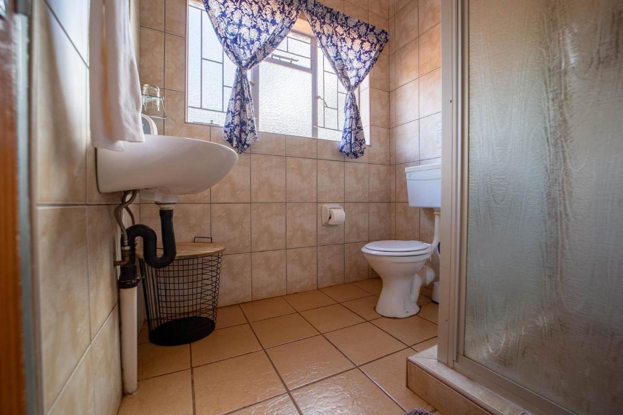 Red Sands Country Lodge Куруман Екстериор снимка
