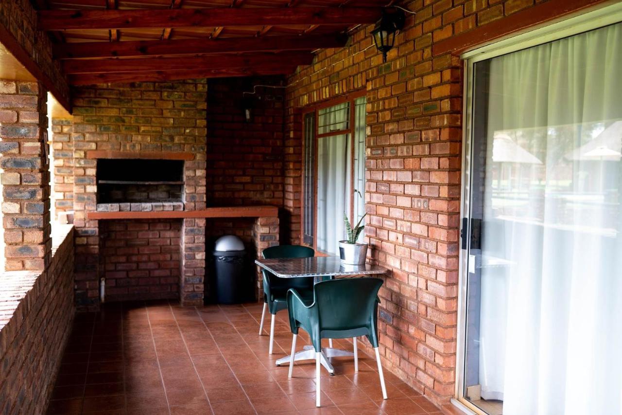 Red Sands Country Lodge Куруман Екстериор снимка