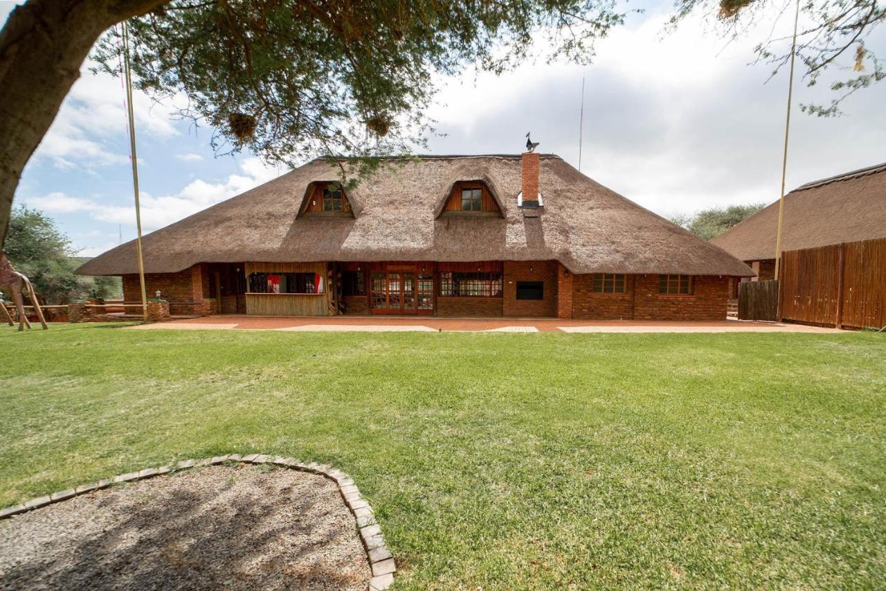 Red Sands Country Lodge Куруман Екстериор снимка