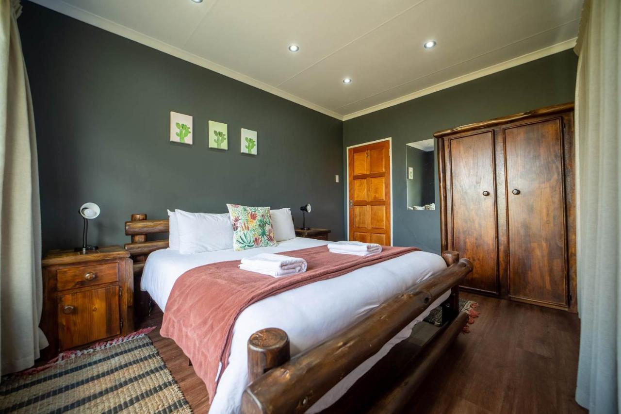 Red Sands Country Lodge Куруман Екстериор снимка