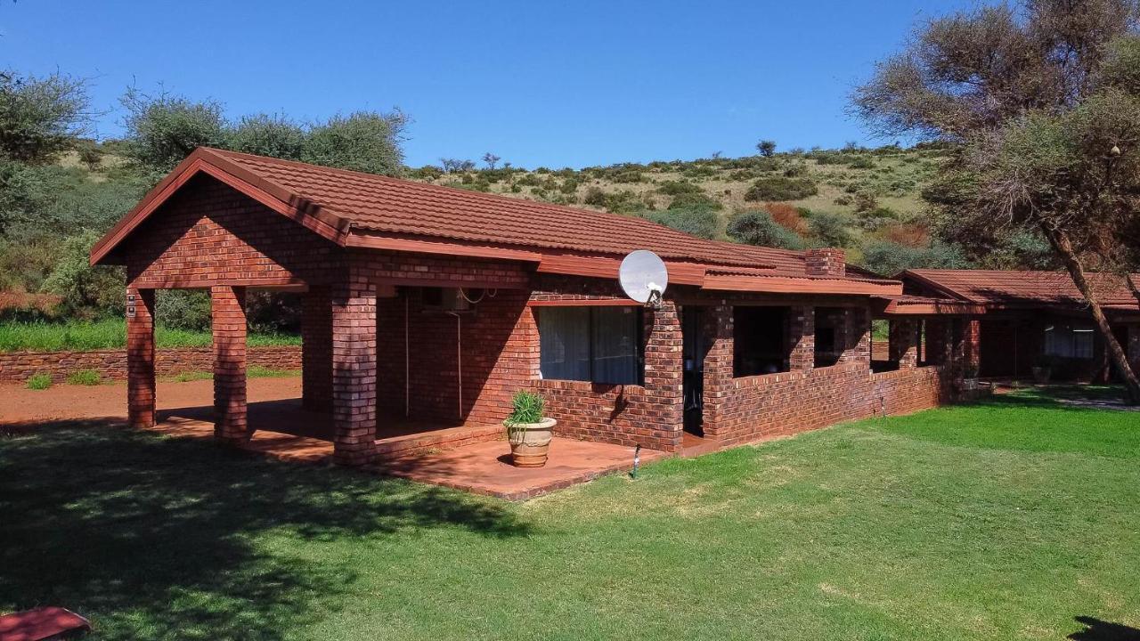 Red Sands Country Lodge Куруман Екстериор снимка
